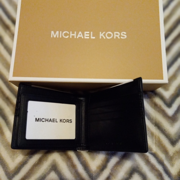 Michael Kors Cooper Leather Billfold Wallet - Picture 11 of 13